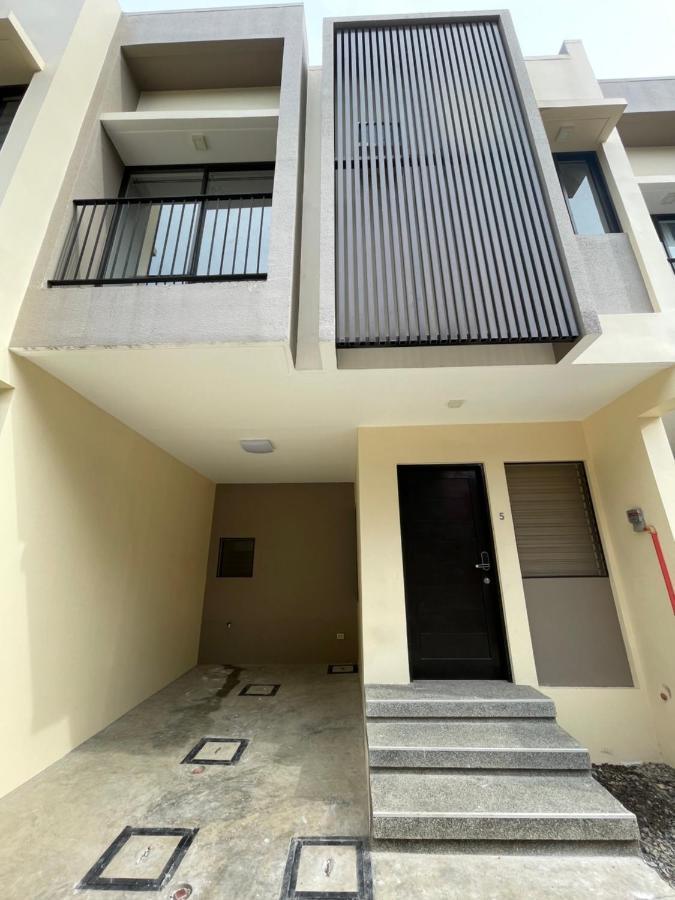 Fly & Rest Guesthouse - Mactan-Cebu International Airport Lapu-Lapu City Eksteriør billede