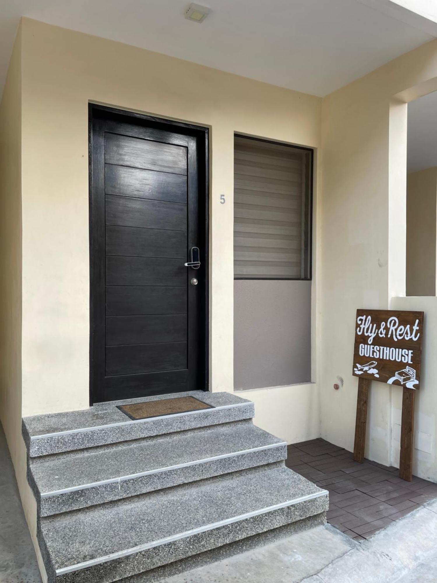 Fly & Rest Guesthouse - Mactan-Cebu International Airport Lapu-Lapu City Eksteriør billede